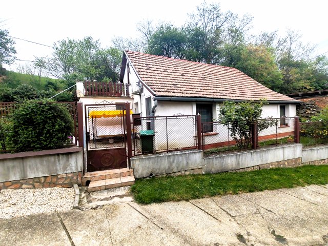 Eladó családi ház, Hidason 9.5 M Ft, 2 szobás