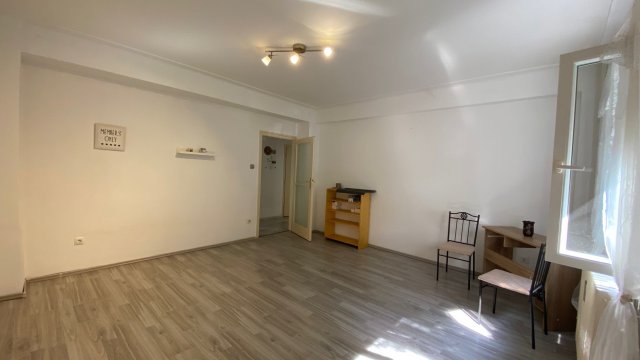 Eladó téglalakás, Dunaújvárosban 37 M Ft, 2 szobás