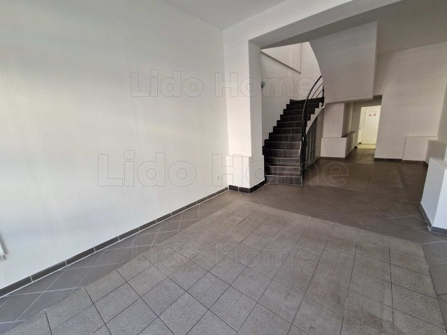 Kiadó üzlethelyiség, Székesfehérvárott 220 E Ft / hó