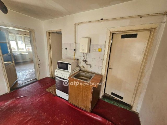 Eladó családi ház, Kőteleken 10.99 M Ft, 1 szobás