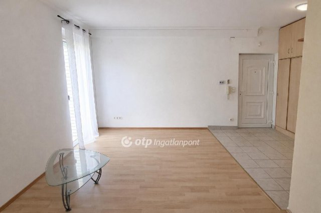 Eladó téglalakás, Szigetszentmiklóson 48.9 M Ft, 1 szobás