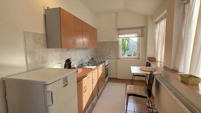 Eladó családi ház, Velencén 99.9 M Ft, 4+3 szobás