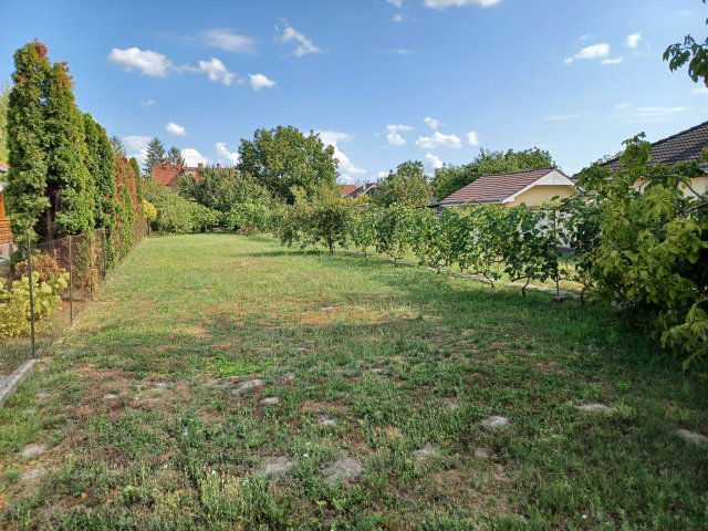 Eladó telek, Győrött, Úttörő utcában 45 M Ft