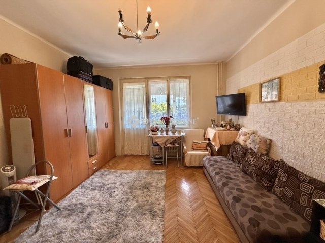 Eladó téglalakás, Pécsett 37.99 M Ft, 2 szobás