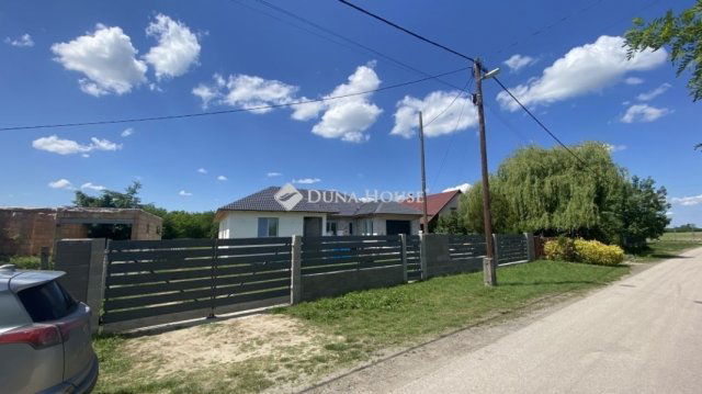 Eladó családi ház, Nagykátán 120 M Ft, 6 szobás