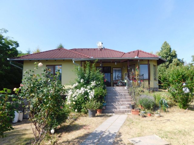 Eladó családi ház, Cserszegtomajon 123.716 M Ft, 4 szobás