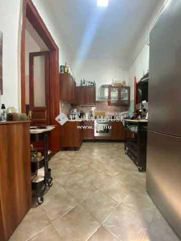 Eladó családi ház, Budapesten, IV. kerületben 210 M Ft, 2 szobás