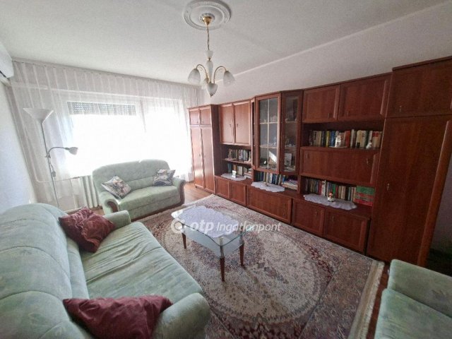 Eladó panellakás, Szentesen 36 M Ft, 2+1 szobás