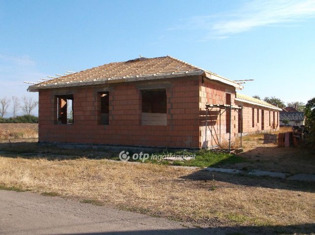 Eladó családi ház, Adácson 39 M Ft, 2 szobás