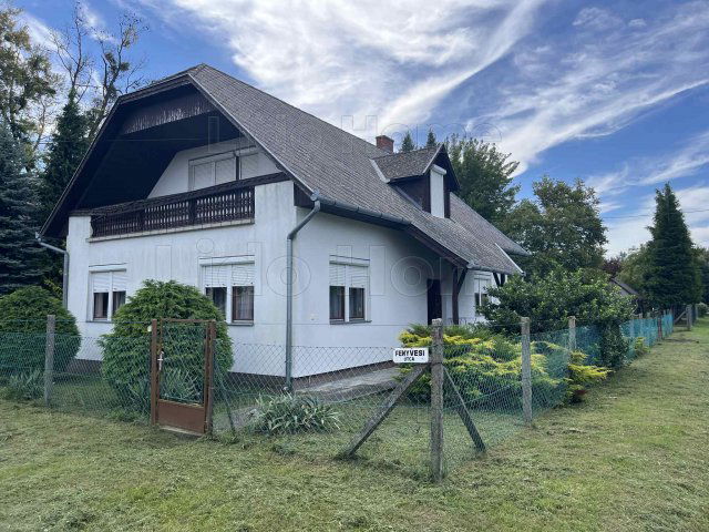 Eladó családi ház, Balatonfenyvesen 75 M Ft, 2 szobás