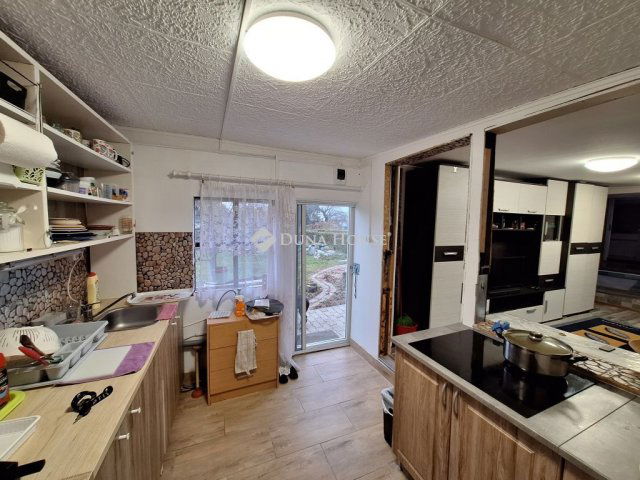 Eladó családi ház, Tatabányán 22.9 M Ft, 2 szobás