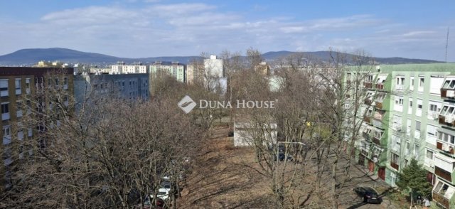 Eladó panellakás, Pécsett 37.9 M Ft, 2 szobás