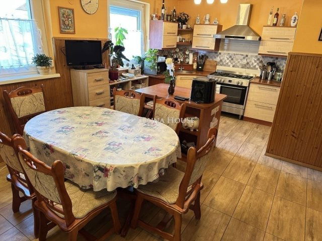 Eladó családi ház, Kecskeméten 130 M Ft, 4+1 szobás