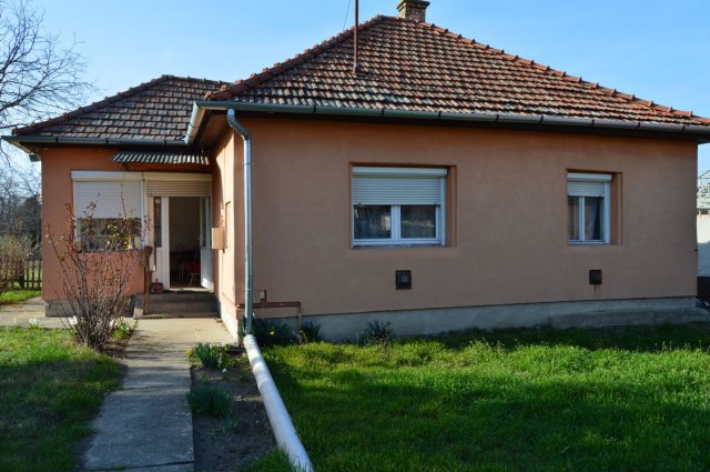 Eladó családi ház, Tápiószentmártonon 27 M Ft, 3 szobás