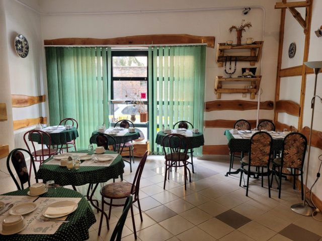 Eladó hotel, Pécsett 650 M Ft, 23 szobás / költözzbe.hu