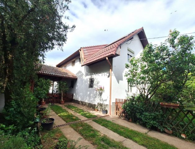 Eladó családi ház, Felcsúton 219 M Ft, 8 szobás