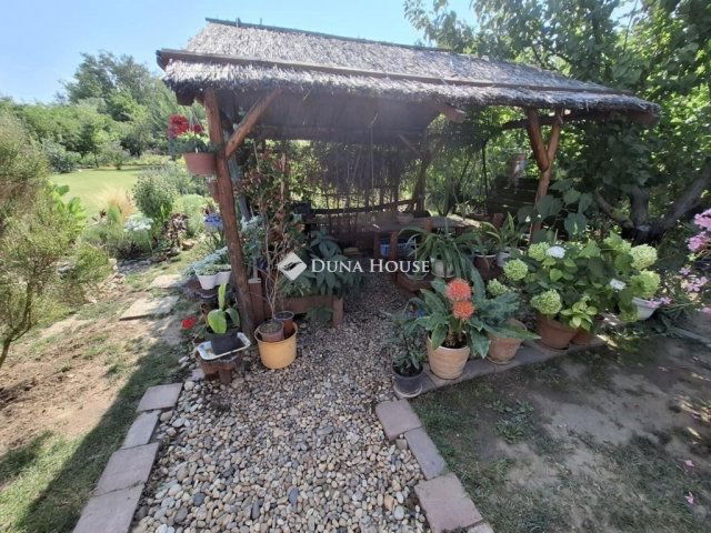 Eladó családi ház, Tóalmáson 25.5 M Ft, 4 szobás