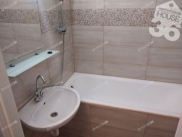 Eladó panellakás, Kiskunfélegyházán 25 M Ft, 1 szobás