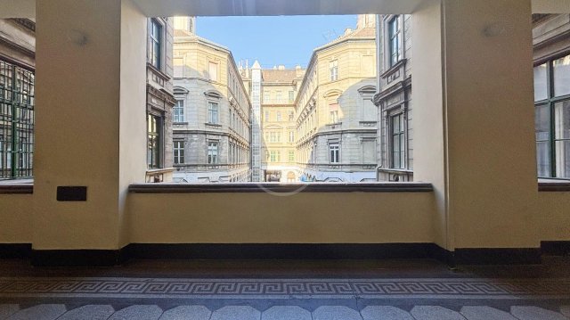 Kiadó iroda, Budapesten, V. kerületben, Ferenciek terén, 3 szobás