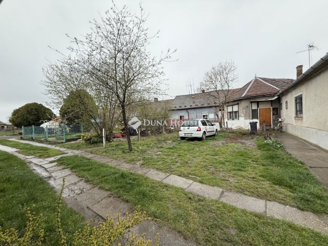 Eladó családi ház, Szentlőrincen 27 M Ft, 4 szobás