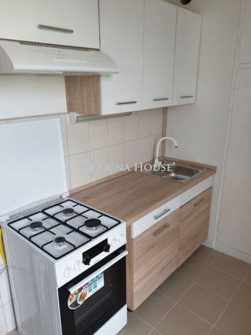 Kiadó panellakás, albérlet, Pécsett 140 E Ft / hó, 2 szobás