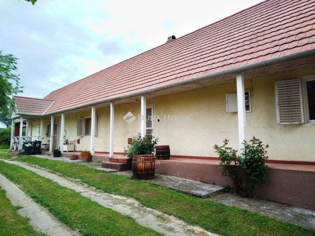 Eladó családi ház, Pázmándon 80 M Ft, 3 szobás