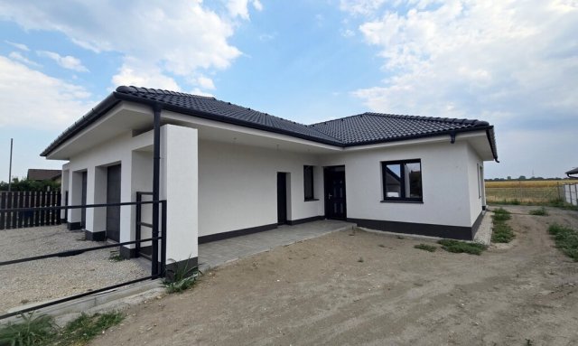 Eladó ikerház, Nyáregyházán 84.9 M Ft, 4 szobás