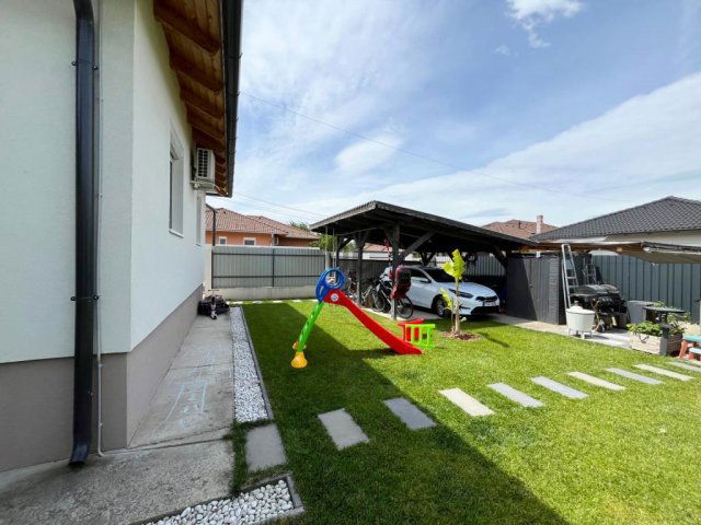 Eladó ikerház, Szigetszentmiklóson 110 M Ft, 4 szobás