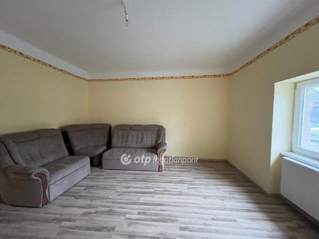 Eladó családi ház, Kiskunhalason 34.9 M Ft, 3 szobás