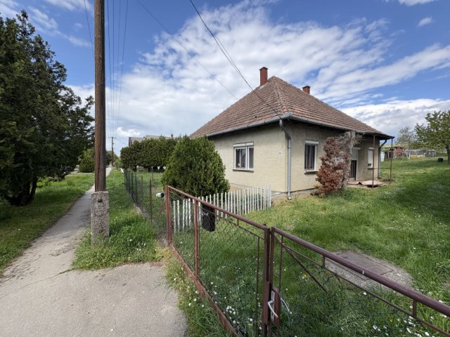 Eladó családi ház, Balatonbogláron, Szabadság utcában 27.3 M Ft