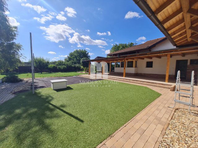Eladó családi ház, Besnyőn 149 M Ft, 6 szobás