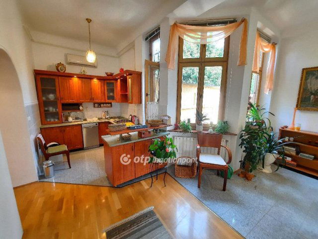 Eladó téglalakás, Kiskunfélegyházán 52 M Ft, 6 szobás