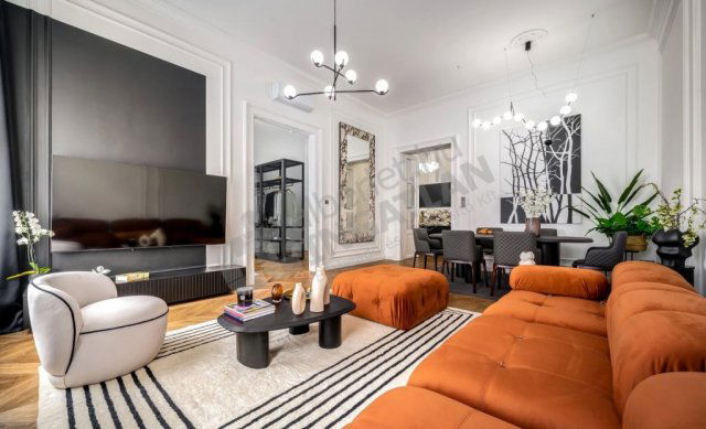 Kiadó téglalakás, albérlet, V. kerületben, Párizsi utcában