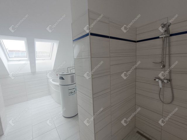 Eladó téglalakás, Sopronban 110 M Ft, 5 szobás