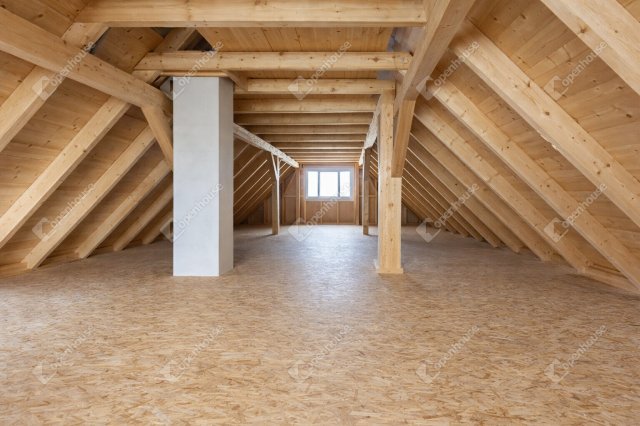 Eladó családi ház, Sopronban 230 M Ft, 7 szobás