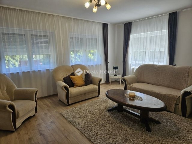 Eladó családi ház, Szentendrén 155 M Ft, 4 szobás
