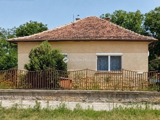 Eladó családi ház, Gödön 74.9 M Ft, 4 szobás