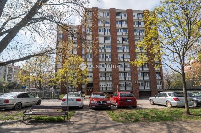 Eladó téglalakás, Tatabányán 28.99 M Ft, 1 szobás