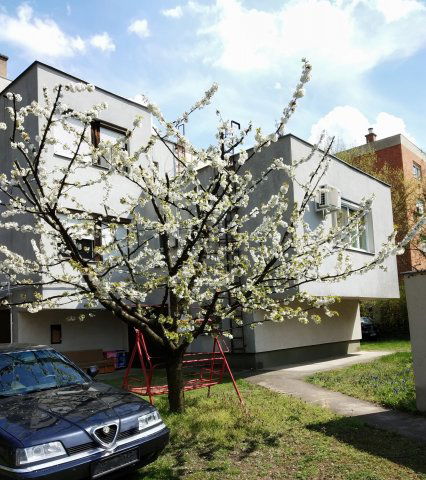 Eladó téglalakás, Debrecenben 78.9 M Ft, 3 szobás