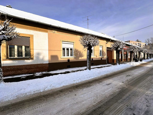 Eladó családi ház, Gyulán 46.8 M Ft, 2 szobás