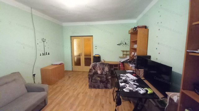 Eladó családi ház, Szolnokon 37.7 M Ft, 4 szobás