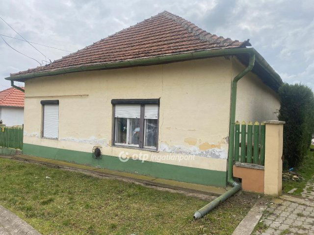 Eladó családi ház, Tiszafüreden 18 M Ft, 3+2 szobás