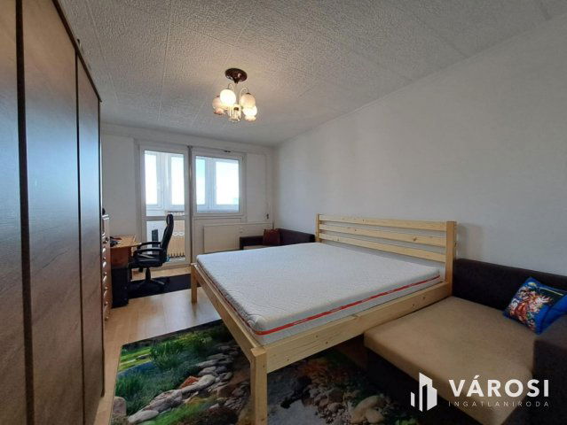 Eladó panellakás, Debrecenben 65 M Ft, 2 szobás