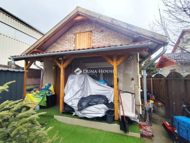 Eladó családi ház, Vecsésen 30 M Ft, 3 szobás