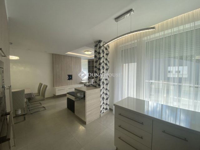 Kiadó téglalakás, albérlet, Győrött 260 E Ft / hó, 3 szobás