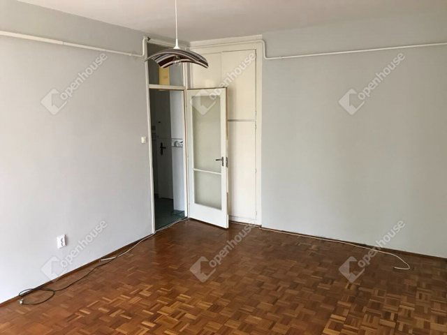 Eladó téglalakás, Szarvason 26.5 M Ft, 2 szobás