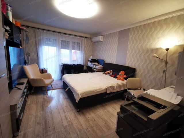 Eladó téglalakás, Jászberényben 38 M Ft, 3 szobás