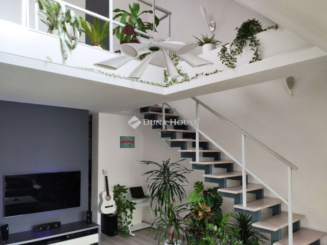 Eladó téglalakás, Budapesten, VI. kerületben 159 M Ft, 2 szobás