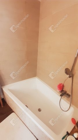Eladó családi ház, Ajkán 299 M Ft, 5 szobás