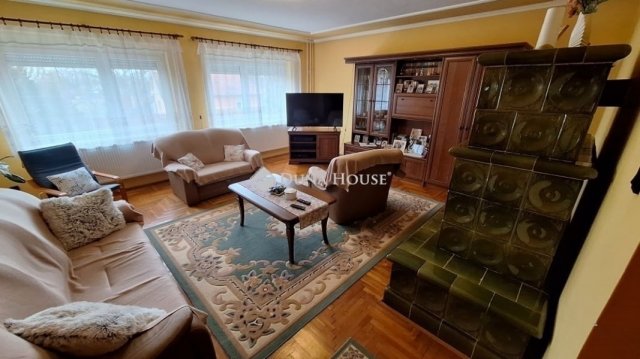 Eladó családi ház, Abában 74.9 M Ft, 5 szobás